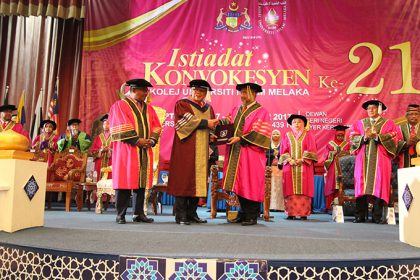 anugerah-phd-kuim anugerah tyt