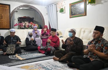 Menziarahi Keluarga Allahyarham