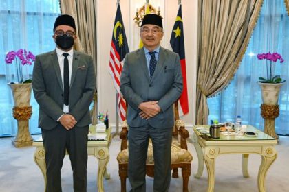 TYT Melaka bersama Pegurusi Bahagian Etika & Perubatan Malaysia
