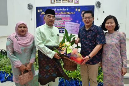 TYT Melaka menerima buah tangan dari Adun Klebang