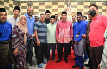 TYT Melaka bergambar bersama rakyat DUN Gadek
