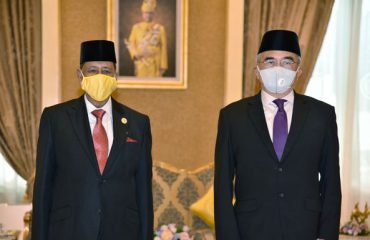 Menghadap sultan