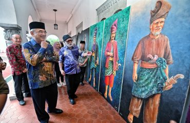 Lawatan ke Galeri Lukisan YBhg. Datuk Ismail Embong, Pelukis Negara di Centre for Malay World and Islamic Civilisation