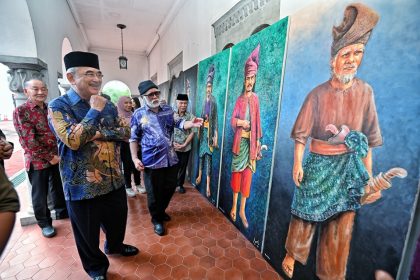 Lawatan ke Galeri Lukisan YBhg. Datuk Ismail Embong, Pelukis Negara di Centre for Malay World and Islamic Civilisation