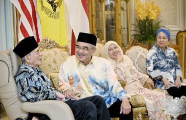 Kunjungan Hormat daripada YABhg. Tun Abdullah Ahmad Badawi dan YABhg. Tun Jeanne binti Abdullah Danker