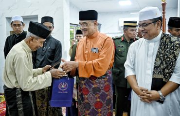 Solat Jumaat di Masjid Al Mujib, Masjid Tanah