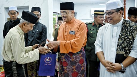 Solat Jumaat di Masjid Al Mujib, Masjid Tanah