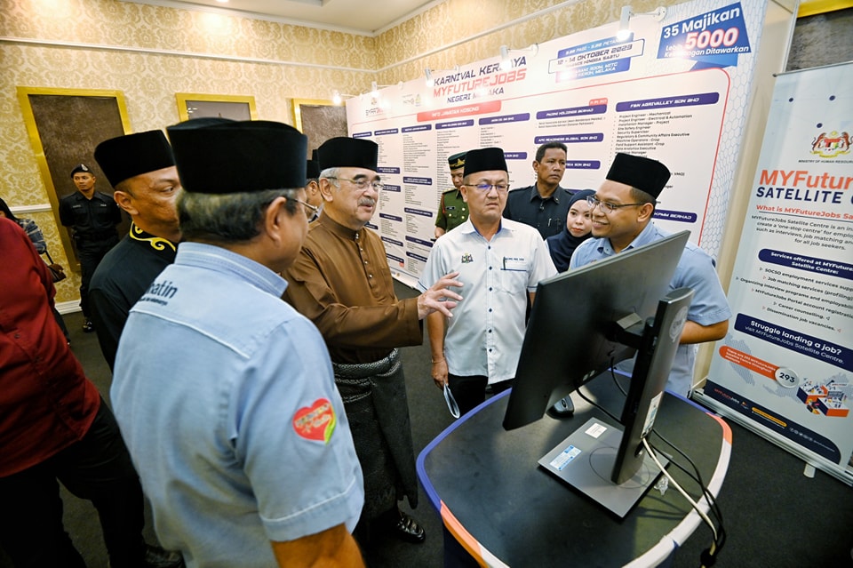 mengunjungi Karnival Kerjaya MyFuturejobs Negeri Melaka dan Smart Melaka International EXPO 2023 (SMIX2023)