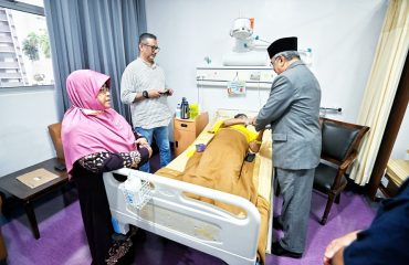 Mengunjungi YBhg. Datuk Wira Haji Othman bin Muhammad yang sedang menjalani rawatan di Institut Jantung Negara (IJN)
