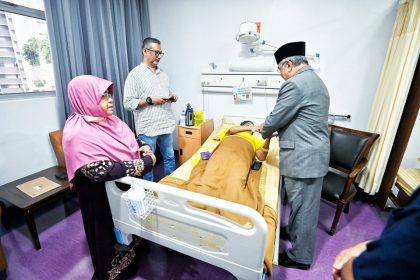 10-17(2) Mengunjungi YBhg. Datuk Wira Haji Othman bin Muhammad yang sedang menjalani rawatan di Institut Jantung Negara (IJN)