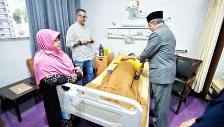 Mengunjungi YBhg. Datuk Wira Haji Othman bin Muhammad yang sedang menjalani rawatan di Institut Jantung Negara (IJN)