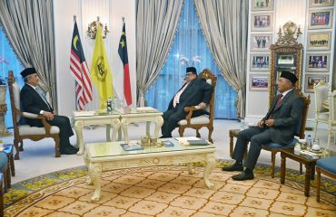 Taklimat mingguan penerangan dan perkembangan semasa Kerajaan Negeri Melaka daripada YAB. Datuk Seri Utama Ab Rauf bin Yusoh