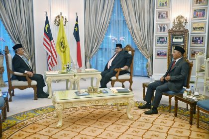 Taklimat mingguan penerangan dan perkembangan semasa Kerajaan Negeri Melaka daripada YAB. Datuk Seri Utama Ab Rauf bin Yusoh