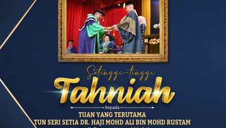 TYT Tun Seri Setia Dr. Haji Mohd Ali Bin Mohd Rustam Yang di-Pertua Negeri Melaka telah dikurniakan Ijazah Kedoktoran Falsafah (PHD)