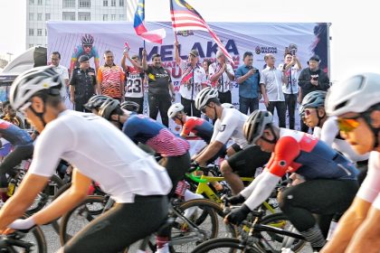 Menyempurnakan Acara Pelepasan ‘’Flag Off’’ Melaka International Tourism Endurance 2023 (MITEN2023)
