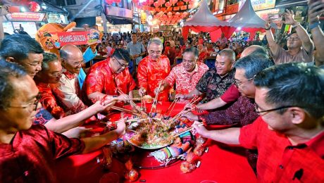 Merasmikan Majlis Rumah Terbuka Tahun Baru Cina Peringkat Negeri Melaka