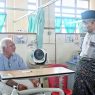 Menziarahi sahabat lama yang sedang menerima rawatan di Hospital Melaka