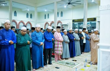 Solat Isyak dan Terawih di Masjid Tun Syed Ahmad Shahabuddin Al-Haj, Bukit Beruang