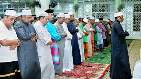 Solat Isyak dan Solat Sunat Terawih di Masjid Al-Alami MITC