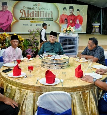 Majlis Rumah Terbuka Hari Raya Aidilfitri anjuran YB Datuk Abdul Aziz bin Engan & YB Datuk Salhah binti Salleh