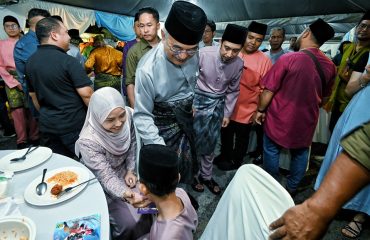 Memeriahkan empat (4) buah Majlis Rumah Terbuka Aidilfitri