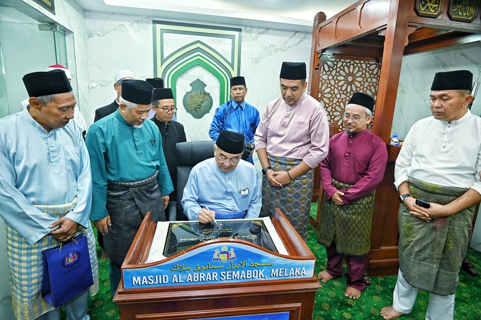 Solat Jumaat di Masjid Al-Abrar, Jalan Semabok 3