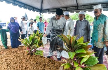 Penghormatan terakhir kepada Allahyarhamah Hajah Wah binti Hj Dol (Mak Wah)