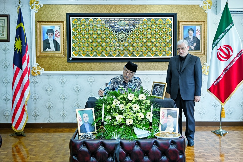 Menzahirkan ucapan takziah kepada Almarhum Presiden Republik Islam Iran 2