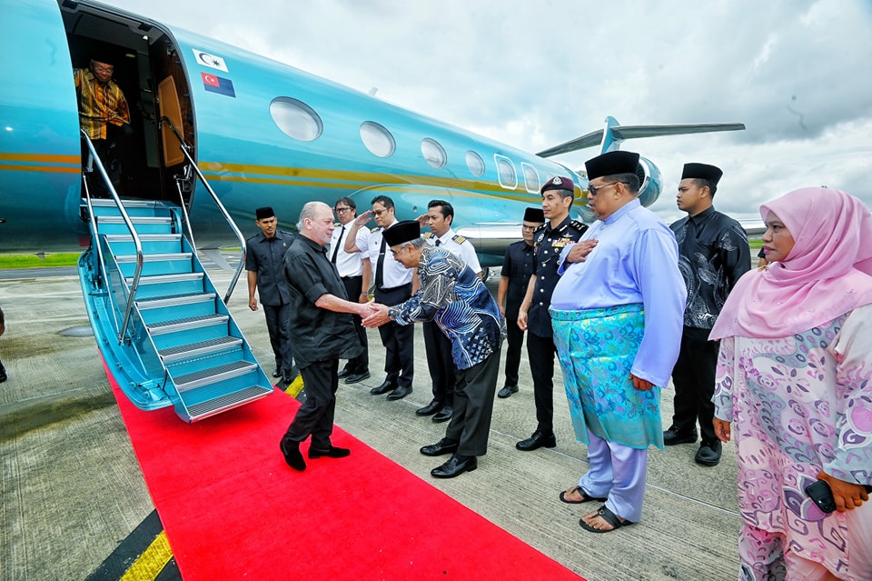 Kebawah Duli Yang Maha Mulia Seri Paduka Baginda Yang di-Pertuan Agong, Sultan Ibrahim mencemar duli hadir ke Majlis Santapan Tengahari di Istana Melaka 3