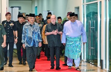 Kebawah Duli Yang Maha Mulia Seri Paduka Baginda Yang di-Pertuan Agong, Sultan Ibrahim mencemar duli hadir ke Majlis Santapan Tengahari di Istana Melaka