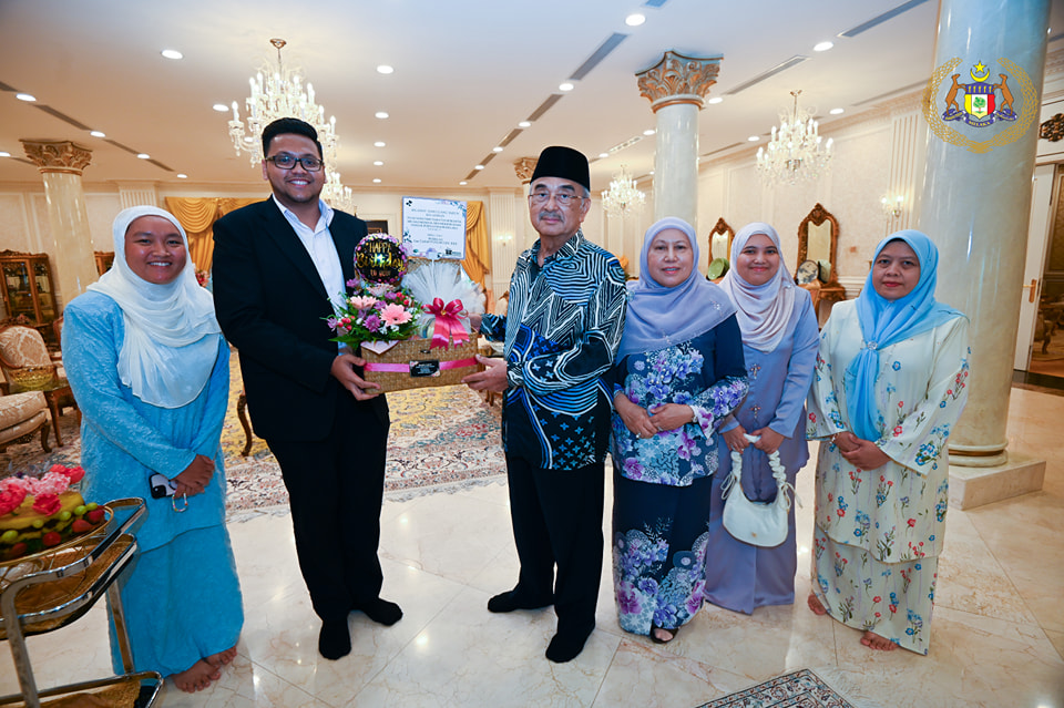 Majlis Penyerahan Kek Sempena Hari Jadi TYT Yang di-Pertua Negeri Melaka Ke-75 3