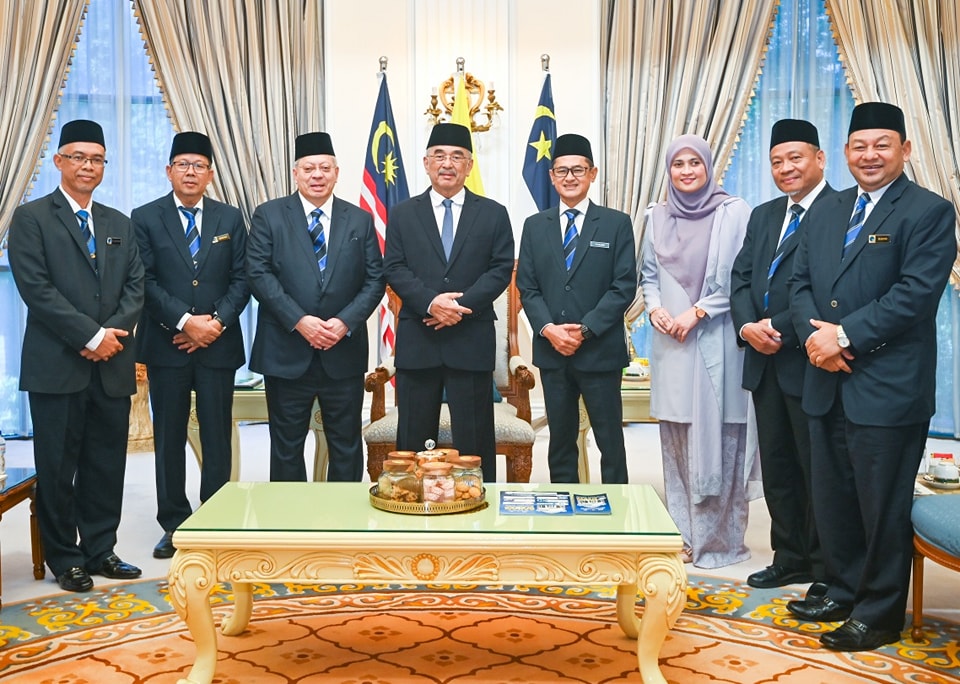 Penyerahan Watikah Pelantikan Pro-Canselor UTeM kepada YBhg. Tan Sri Dato' Abdul Rashid bin Haji Mohamed Hussain 2