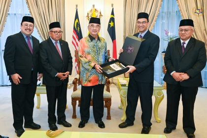 Kunjungan Hormat YBhg. Dato' Seri Dr. Awang Adek Hussin