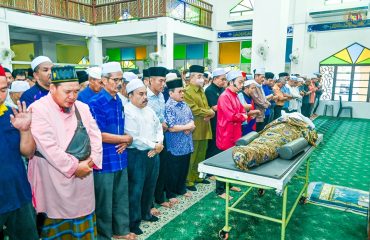 Penghormatan terakhir kepada Allahyarham Datuk Haji Halil bin Abdullah