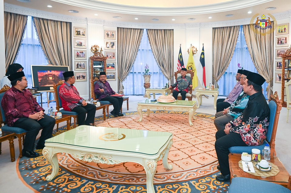 TYT TUN SERI SETIA TERIMA KUNJUNGAN NAIB CANSELOR UNIMEL 2