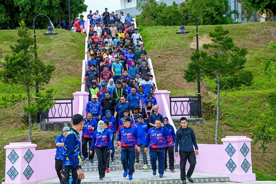 Acara UTeM Eco Fit Brisk Walk bersama Warga UTeM di Kampus UTeM, Durian Tunggal, Melaka 2