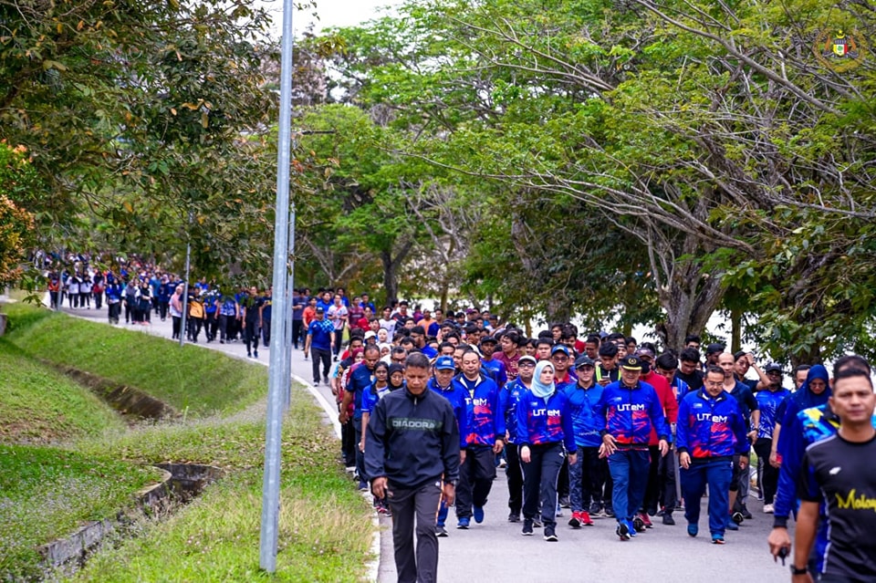 Acara UTeM Eco Fit Brisk Walk bersama Warga UTeM di Kampus UTeM, Durian Tunggal, Melaka 5