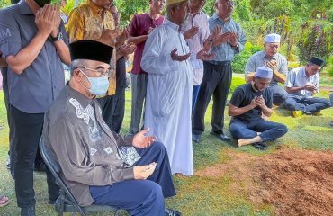 Penghormatan terakhir kepada Allahyarhamah Puan Hapipah binti Ab Rahman