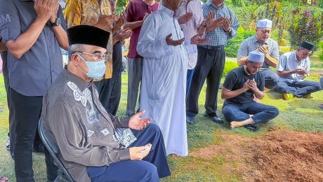 Penghormatan terakhir kepada Allahyarhamah Puan Hapipah binti Ab Rahman