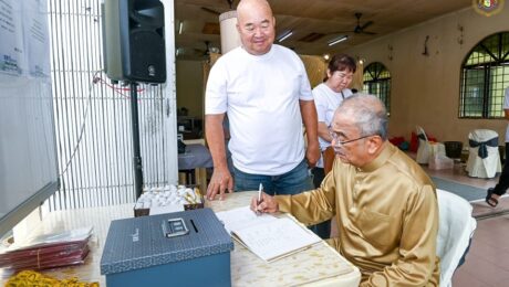 Penghormatan terkahir kepada mendiang Lee Guan