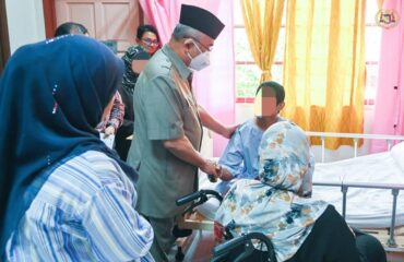 Menziarahi Encik Khairul iaitu suami dan juga bapa kepada mangsa kebakaran di Umbai