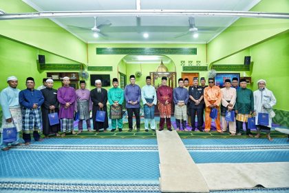 Solat Jumaat di Masjid Al Munzirin, Kampung Jus, Selandar, Jasin Solat Jumaat di Masjid Al Munzirin, Kampung Jus, Selandar, Jasin