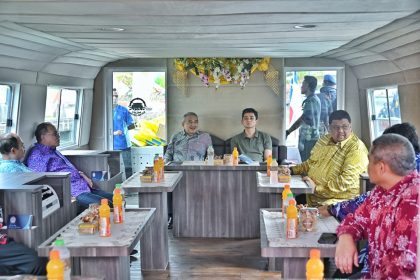 Kebawah Duli Yang Maha Mulia Pemangku Raja Pahang Tengku Mahkota Tengku Hassanal Ibrahim Alam Shah Ibni Al-Sultan Abdullah Ri'ayatuddin Al-Mustafa Billah Shah mencemar duli