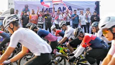 Menyempurnakan Acara Pelepasan ‘’Flag Off’’ Melaka International Tourism Endurance 2023 (MITEN2023)