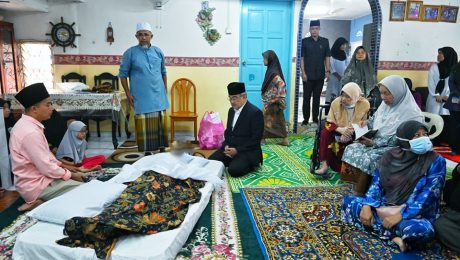 Penghormatan terakhir kepada Allahyarham Mohamed