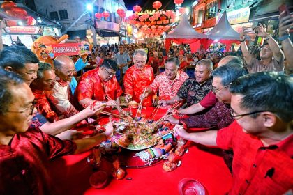 Merasmikan Majlis Rumah Terbuka Tahun Baru Cina Peringkat Negeri Melaka