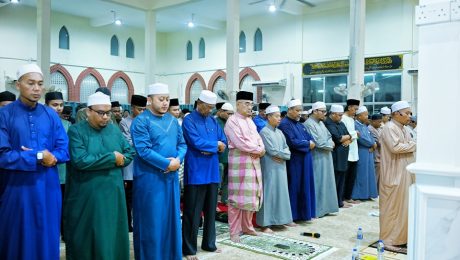 Solat Isyak dan Terawih di Masjid Tun Syed Ahmad Shahabuddin Al-Haj, Bukit Beruang