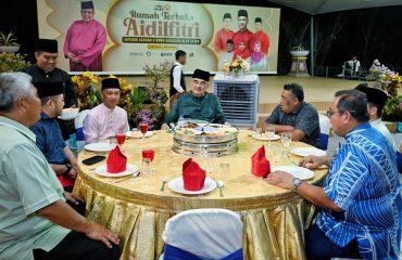 Majlis Rumah Terbuka Hari Raya Aidilfitri anjuran YB Datuk Abdul Aziz bin Engan & YB Datuk Salhah binti Salleh