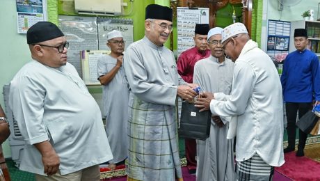 Solat Isyak dan Solat Sunat Terawih di Masjid Baiturrahman Kampung Berangan Enam, Umbai, Merlimau