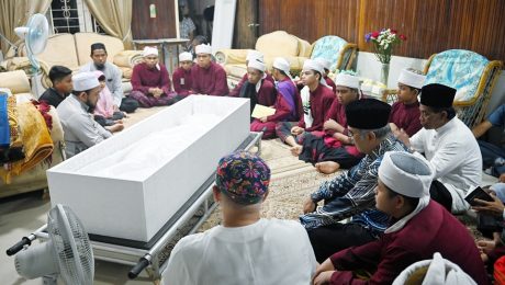 Penghormatan terkahir kepada Allahyarhamah Nurzana Hanim binti Hamzah, ahli keluarga YBhg. Datuk Wira Nur Azmi bin Ahmad